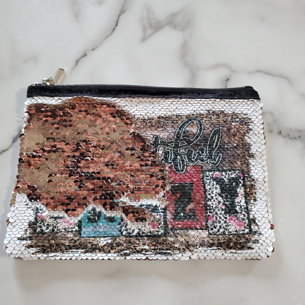 beautiful CRAZY Reversible Sequins Makeup Bag - Picture 8 of 15